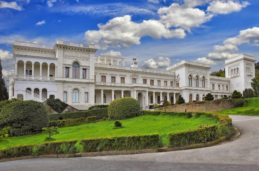 Ливадийский дворец - топ-5 мест, которые стоит посмотреть в Ялте